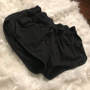 🎀BLACK LULULEMON SHORTS🎀